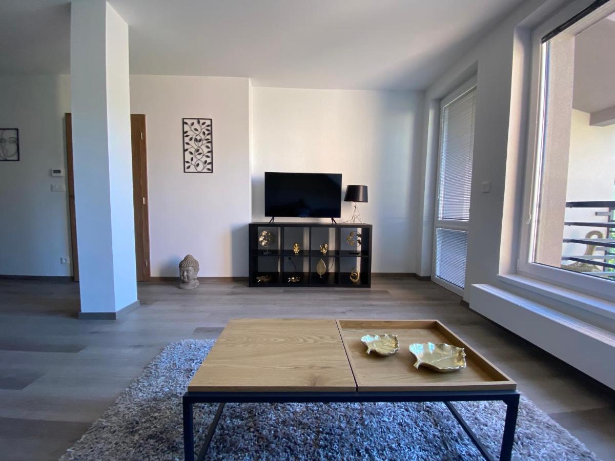 Cerna Ruze- Apartman 5 Plzen Exterior photo